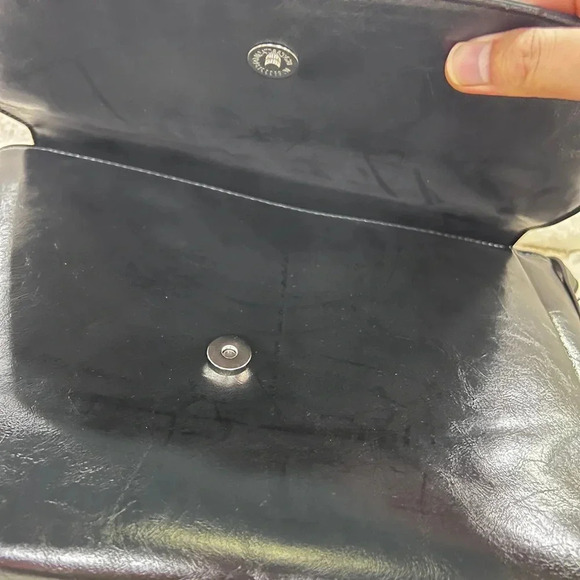 Vintage-Inspired Black Leather Shoulder  Bag - Picture 12 of 14